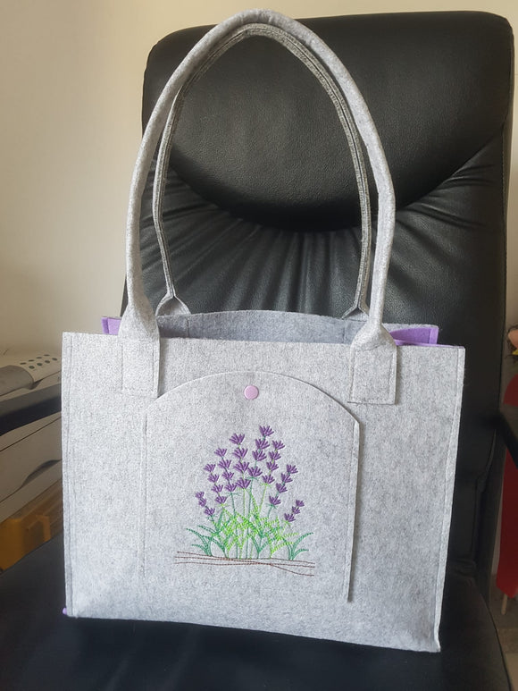 Wunschanfertigung - Filztasche mit Motiv Lavendel bestickt