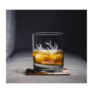 Graviertes Whiskyglas mit Elch und mit Name personalisiert 
