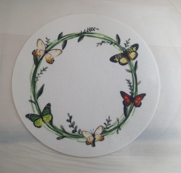 ca. 35cm großer runder weißen Filzuntersetzer mit schönem Schmetterlingsmotiv