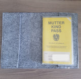 handmade Mutter Kindpasshülle aus Filz personalisiert