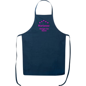 Dunkelblaue Baumwoll-Kochschürze in  mit "Königin der Küche" und Wunschname in rosa/pink bedruckt.