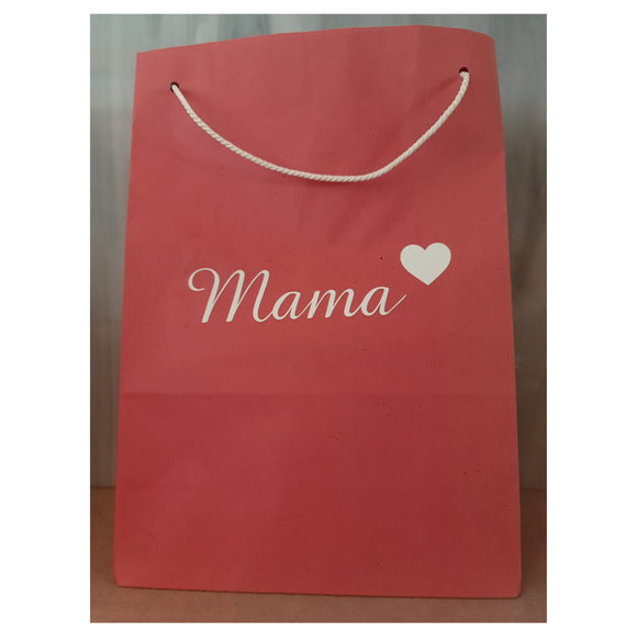 Geschenkpapiertüte rot bedruckt mit Mama und einem Herzchen
