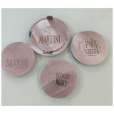 Dieses Set besteht aus 4 stilvollen gravierten chrom gebürsteten Untersetzern mit einem praktischem Aufbewahrungshalter. Hergestellt aus robustem Edelstahl