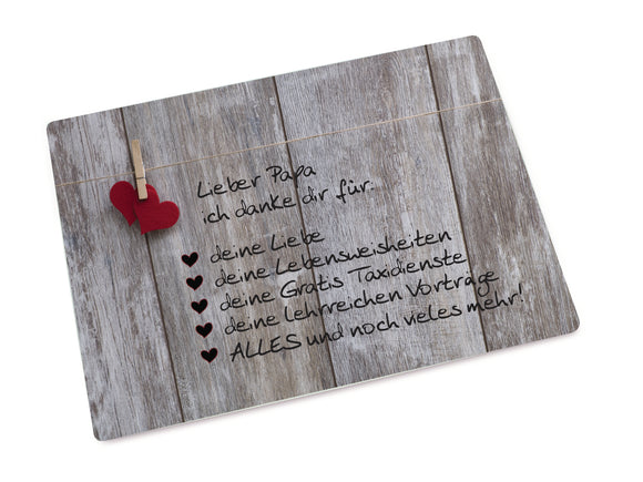 Schönes Glas-Schneidebrett mit Holzhintergrund und Herzen und Text Lieber Papa ich danke dir für...