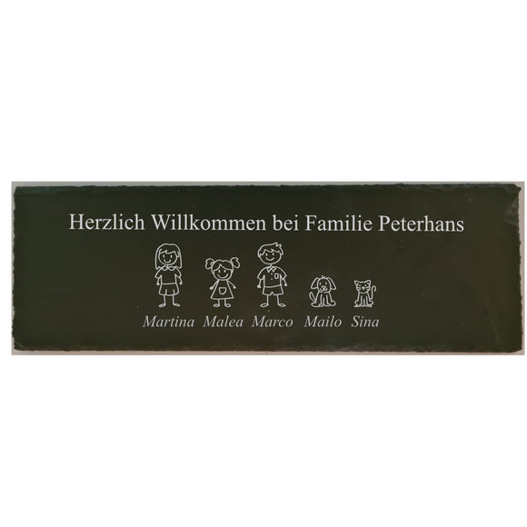 Schiefertafel graviert mit Herzlich Willkommen bei Familie Figuren  personalisierbar