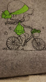 handmade Filztasche Shopper mit Mädchen auf Fahrrad bestickt