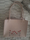 handmade Filztasche Shopper mit roten Mohnblumen bestickt