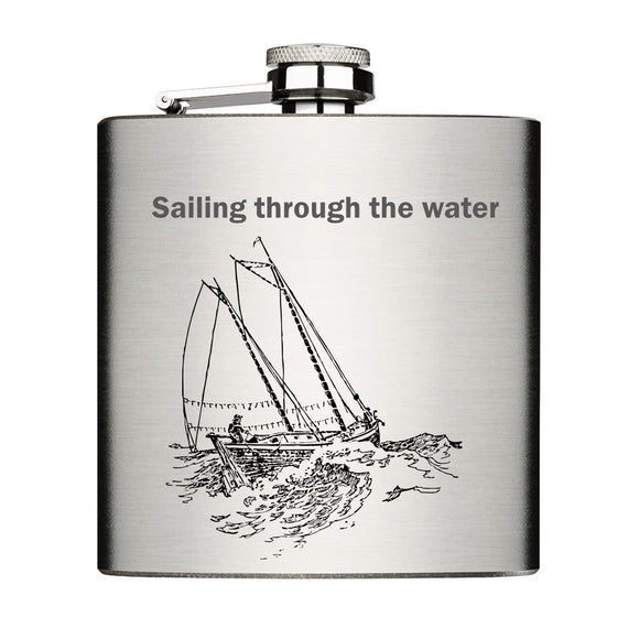 Sailing through the water Flachmann Chrome Brushed aus Edelstahl 6oz mit Lasergravur