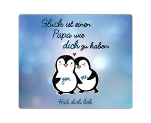 Mousepad mit blauem Hintergrund + Text: Glück ist einen Papa wie dich zu haben. Hab dich lieb + Zwei Pinguine
