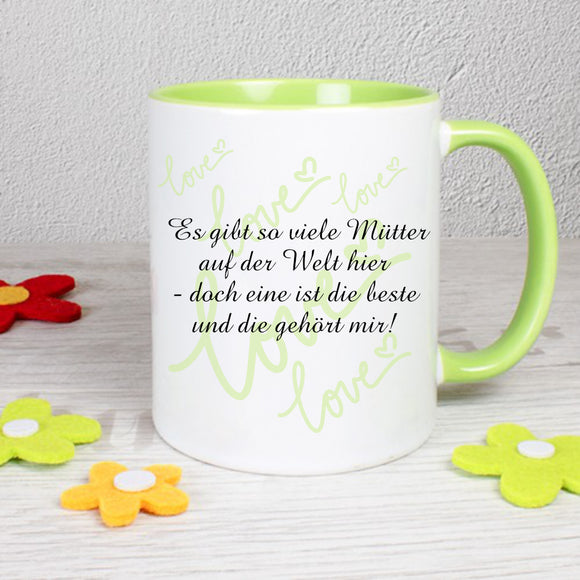 Tasse bedruckt mit Spruch: Es gibt soviele Mütter auf der Welt hier - doch eine ist die beste und die gehört mir! - Grün mit Love im Hintergrund
