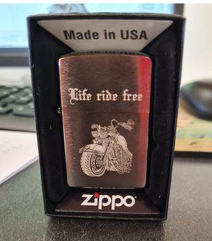 Chrome Brushed Original Zippo graviert mit Life ride free Motorrad und Wunschname