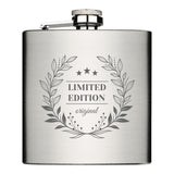 Limited Edition Original mit Lorbeerkranz - personalisierbarer Flachmann Chrome Brushed aus Edelstahl 6oz mit Lasergravur