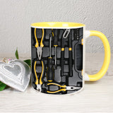 Werkzeugkoffer - Tasse  Eine bedruckte Tasse mit Motiv Werkzeug alsrundherum bedruckte Werkzeug Tasse innen gelb und gelbem Henkel