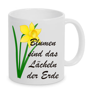 Tasse Weiß bedruckt mit Spruch: Blumen sind das Lächeln der Erde. Farbe der Blumen: Gelb