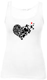 Schwarze Herzen mit einem roten Herz bedruckt auf weißem Damen T-Shirt/Top