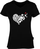 Weiße Herzen mit einem roten Herz bedruckt auf schwarzem Damen T-Shirt mit V-Ausschnitt