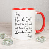 Tasse Weiß/Rot Seite 2 bedruckt mit Spruch: Du und Ich Hand in Hand auf dem Weg ins Wunderland 
