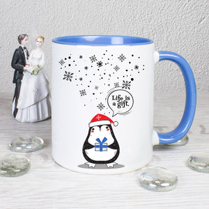 Tasse Weiß/Blau bedruckt mit Spruch: Life is a gift. - Motiv: Schneeflocken und Pinguin - Farbe Geschenk: Blau