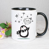 Tasse Weiß/Schwarz bedruckt mit Spruch: Yeah, snow! - Motiv: Schneeflocken und Pinguin - Farbe Schal: Schwarz