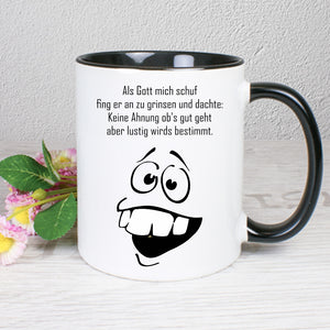 Tasse Weiß/Schwarz bedruckt mit Spruch: Als Gott mich schuf fing er an zu grinsen und dachte:  Keine Ahnung ob's gut geht  aber lustig wirds bestimmt.