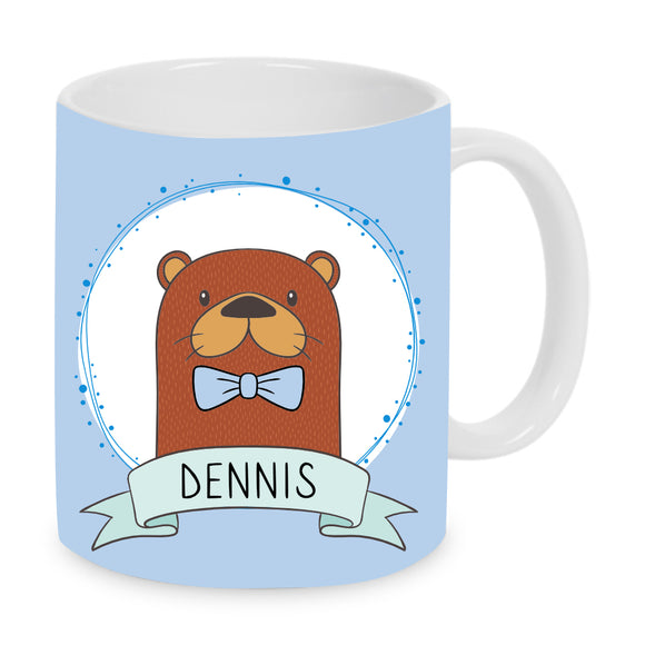 Tasse Weiß bedruckt mit Motiv: Otter im Kreis mit Fliege mit Wunschname. Hintergrund Blau