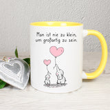 Tasse Weiß/Gelb bedruckt mit Spruch: Man ist nie zu klein, um großartig zu sein - Motiv: Elefanten
