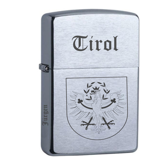 Tiroler Adler mit Name personalisiert Zippo chrome gebürstet mit Gravur  Einzigartig, denn der Name wird links an der Seite des Zippos graviert.