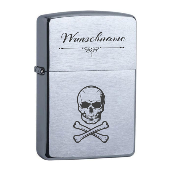 Original Zippo Chrome Brushed mit Totenkopf und Wunschname weiß graviert