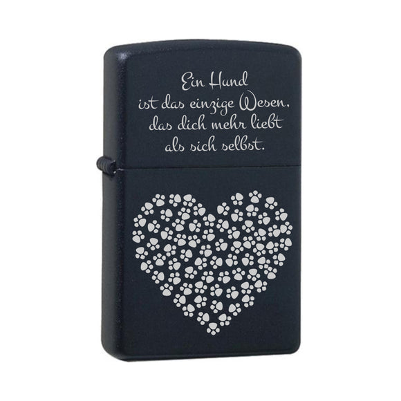 Ein Hund ist das einzige Wesen, das dich mehr liebt als sich selbst mit Pfotenherz Black Matte mit Chrome-Kern Original Zippo graviert
