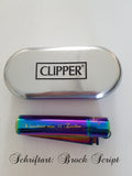 Clipper Rainbow Metall-Feuerzeug Icy mit Gravur in der Schriftart Brock Script