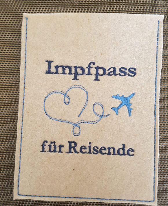 handmade Impfpasshülle aus Filz bestickt für Reisende