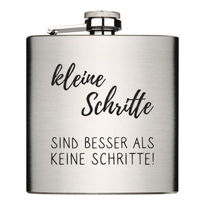 kleine Schritte sind besser als keine Schritte Flachmann Chrome Brushed aus Edelstahl 6oz mit Lasergravur