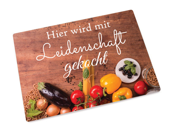 Sehr schönses Glas-Schneidebrett mit verschiedenen Küchen Motiven - Hier wird mit Leidenschaft gekocht