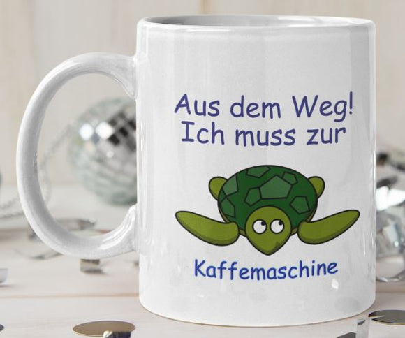 Aus dem Weg, ich muss zur Kaffeemaschine Schildkröte. Tasse mit Druck