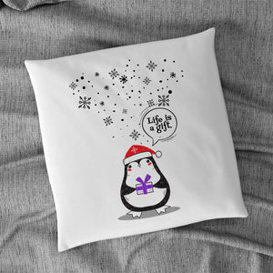 Kuschelkissen mit Reißverschluss Größe: 40x40cm bedruckt mit süßem Pinguin mit Geschenk und Schneeflocken