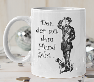 weisse Tasse bedruckt: Der, der mit dem Hund geht - Gentlemen