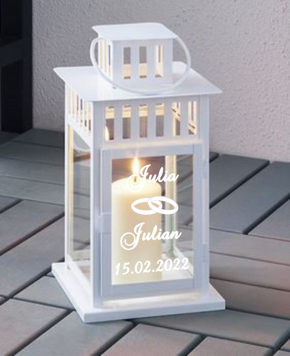 Weiße Laterne mit weißer Gravur zur Hochzeit personalisiert